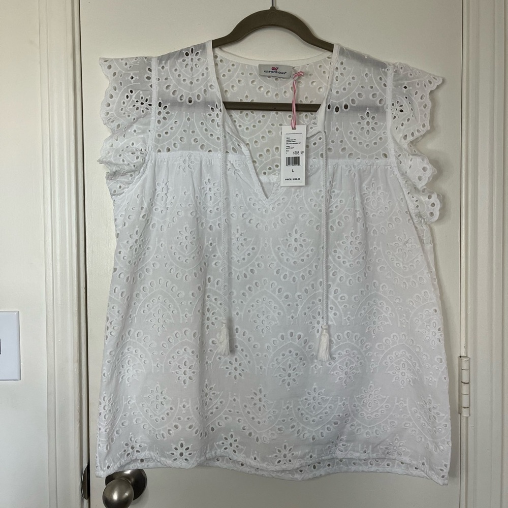 NWT Vineyard Vines 100% cotton white eyelet flutter sleeve top, size large!